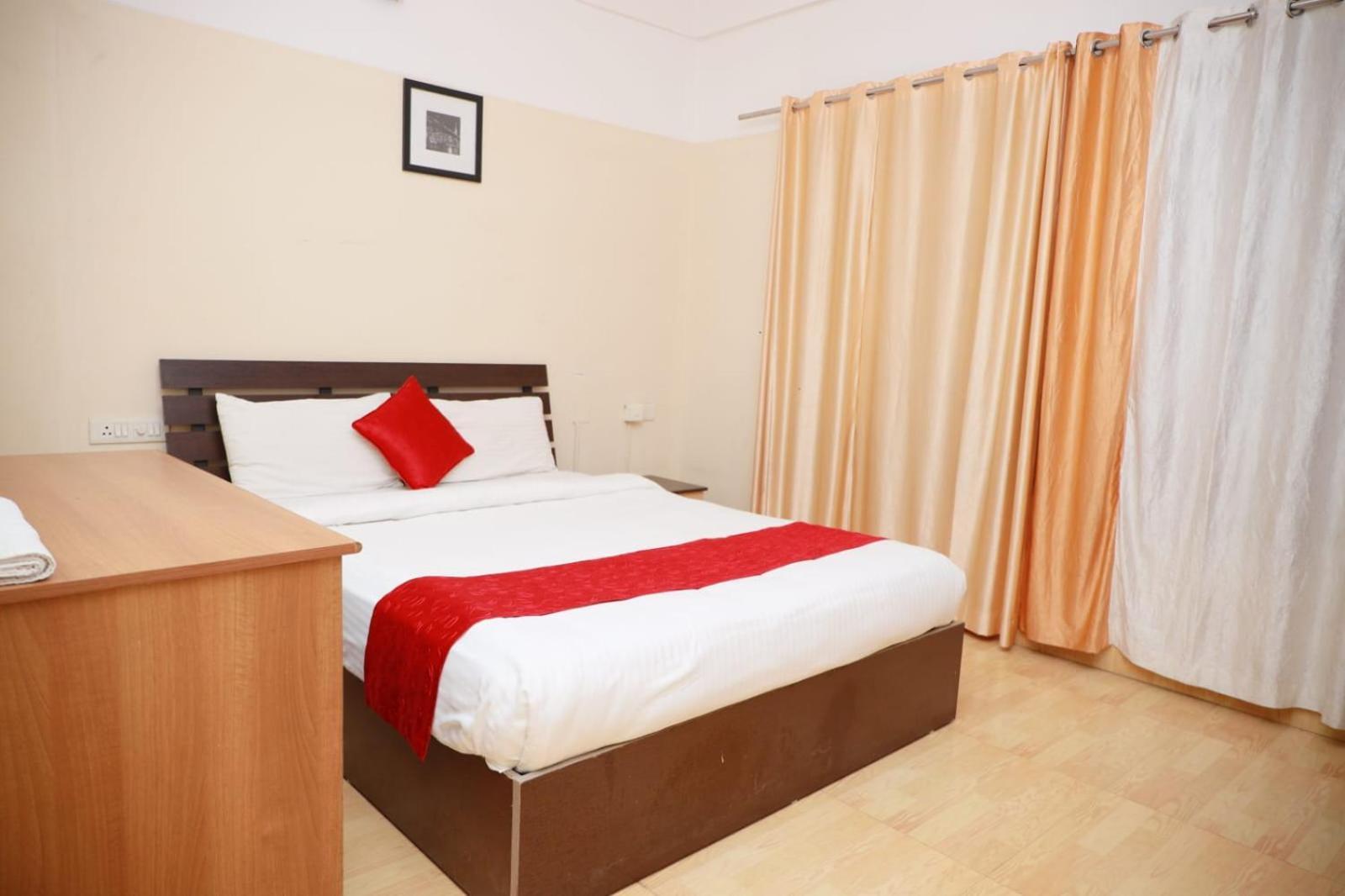 Hotel Tayas Trippapur Exterior photo