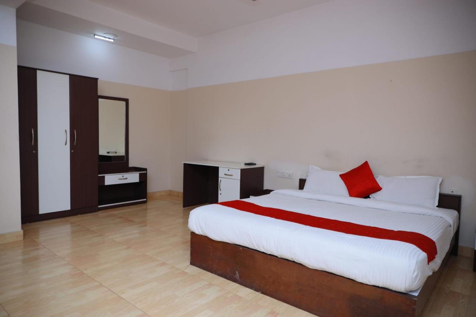 Hotel Tayas Trippapur Exterior photo